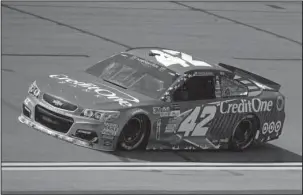  ?? The Associated Press ?? CRUISING SPEED: Kyle Larson completes a practice lap Thursday at Florida’s Daytona Internatio­nal Speedway, site of a NASCAR Cup Series event Saturday.