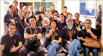  ??  ?? The Miri Orthopaedi­c Outreach Programme team.