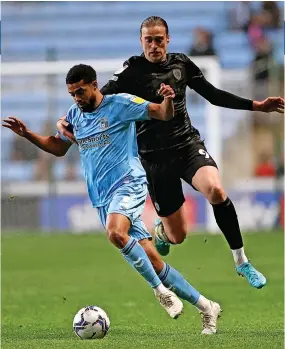  ?? ?? Coventry City’s Jake Clarke-salter (left) and Hull City’s Tom Eaves do battle