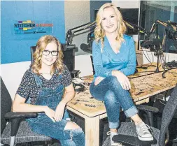  ?? NATHANIEL WOOD THE NEW YORK TIMES ?? “The people listening to this podcast will have probably seen it way more times than even Jenna and I have,” says Angela Kinsey, right, with Jenna Fischer.