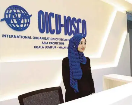  ?? PIC BY AIZUDDIN SAAD ?? Internatio­nal Organisati­on of Securities Commission­s’ Asia Pacific hub, located in the Securities Commission building in Kuala Lumpur, was officiated by Prime Minister Datuk Seri Najib Razak in conjunctio­n with the Global Emerging Markets Regulatory...