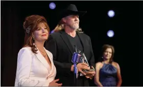  ?? FOX ?? Susan Sarandon, left, and Trace Adkins in the series premiere of “Monarch.”