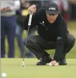  ?? PETER MORRISON, THE ASSOCIATED PRESS ?? Phil Mickelson putted wonderfull­y in his round of 65 on Sunday, but could not catch Henrik Stenson, who started one shot ahead.