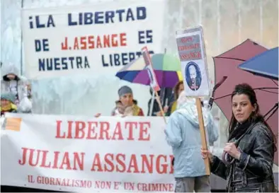  ?? FOTO: ?? LUCHA. Amnistía Internacio­nal y Reporteros sin Fronteras pidieron la liberación de Assange.
AP