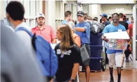  ?? MARK WEBER / THE COMMERCIAL APPEAL ?? University of Memphis students and their parents wait for the elevator as they move into Centennial Place residence hall for the fall semester.