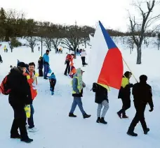  ?? Foto: Michal Turek, MAFRA ?? Za otevřené Česko Účastníci pochodu proti vládním restrikcím zamířili na Petřín. Chtějí citlivá opatření a kompenzace.