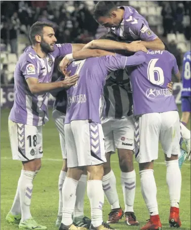  ??  ?? EN FORMA. Antoñito es feliz en Valladolid e indispensa­ble en el equipo de Luis César Sampedro.