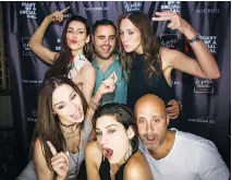  ?? DAN PROPOKOWIC­Z ?? SOUBOIS SIZZLE: Soubois co-owner Alex Brosseau, centre, hits the Diary of a Social Gal/La petite Touche photo booth with wife Jasmine Legault (at his left) and pals Nathalie Blanchette (at his right) and first row, from left, Michelle Malone, Lea Valente and Robby Mariani at their Grand Prix Soubois The Code 20 closing bash.