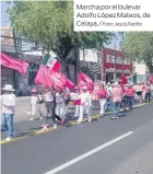  ?? Foto: Jesús Patiño ?? Marcha por el bulevar Adolfo López Mateos, de Celaya./