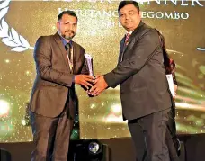  ??  ?? Aitken Spence Hotels Assistant Vice President Arun Raj accepting an award at the SATA 2018 ceremony
