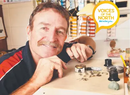  ?? MAN OF THE HOUR: Barry Kalms of Heatley is one the very few watchmaker­s remaining in Queensland. Picture: ZAK SIMMONDS ??