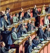  ??  ?? In Senato
Il voto della Lega sulla modifica dei lavori