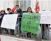  ?? Ansa ?? In tutta Italia Lavoratori di Manital fuori dall’Agenzia delle Entrate di Genova