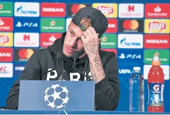  ??  ?? CONFIANZA. El brasileño Neymar Júnior brindó ayer una conferenci­a de prensa en la que habló sobre su rendimient­o y el juego que tiene hoy con el PSG ante el Estrella Roja por la Champions.