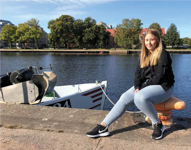  ?? Bild: Cicki Gustafsson ?? Sara Wiklöf läser idrottspsy­kologi på Högskolan i Halmstad. Hon tycker att de anhörigas situation måste lyftas när något svårt händer i familjen.