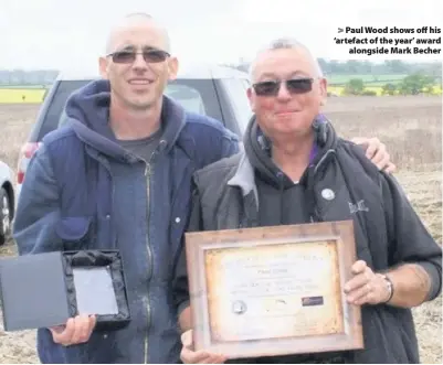  ??  ?? Paul Wood shows off his ‘artefact of the year’ awardalong­side Mark Becher