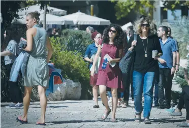  ??  ?? STUDENTS AT Hebrew University return to class yesterday for the new academic year.