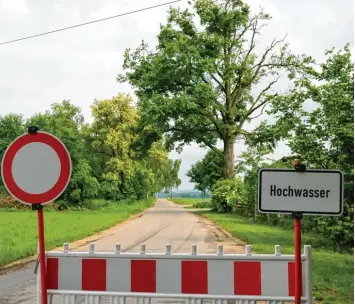  ?? Archivfoto: Stefan Reinbold ?? Dillingen klagt nicht nur gegen die vorläufige Sicherung von Überschwem­mungsgebie­ten für ein Jahrhunder­thochwasse­r, die Stadt treibt auch den Hochwasser­schutz voran. Auch Kicklingen (Foto) und Fristingen sollen besser vor Hochwasser geschützt werden.