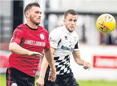  ?? Pictures: SNS Group. ?? Brechin’s Aron Lynas is tracked by Inverness’ Liam Polworth.