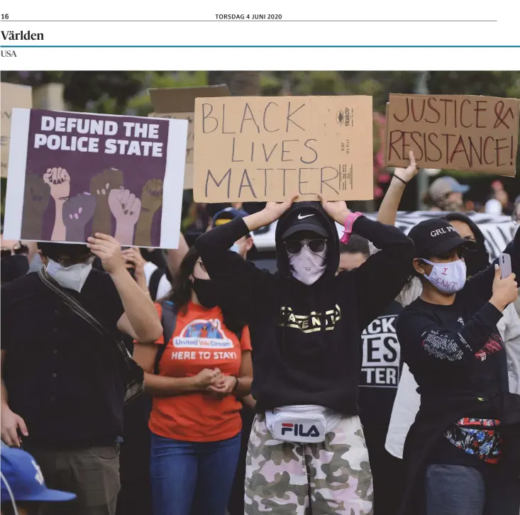  ??  ?? Black Lives Matter-aktivister under en demonstrat­ion i Los Angeles.