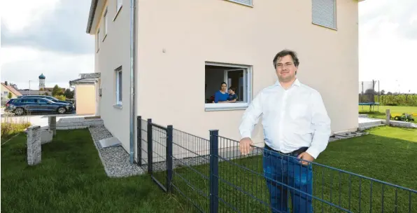  ?? Foto: Marcus Merk ?? Während Stefan Müller‰Meerkatz die Quarantäne verlassen konnte, müssen seine Frau Martina und die Kinder weiter isoliert im Haus bleiben.