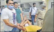  ?? GURMINDER SINGH/HT ?? John Buttar being taken away by police after the encounter at Aman Homes in Sunny Enclave, Kharar.