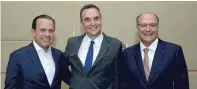  ??  ?? Doria, Amary e Alckmin na posse da nova diretoria do Secovi-SP