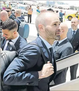  ?? FOTO: J.A. Gª SIRVENT ?? Andrés Iniesta y el resto de la expedición volará hoy rumbo a Sochi