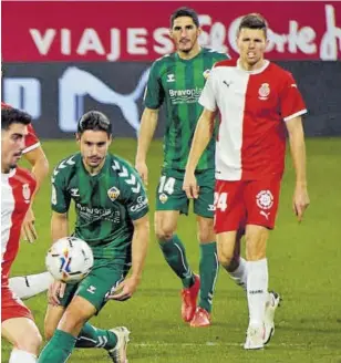  ?? LALIGA ?? La aportación de Gumbau fue decisiva en el triunfo de los de Francisco contra el Castellón
//