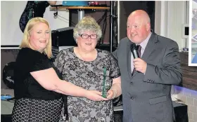  ??  ?? Jenny Devanney with Halton Council’s Sports Developmen­t Officer Jane Rhodes and MC for the night Steve Roberts