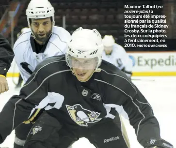  ?? PHOTO D’ARCHIVES ?? Maxime Talbot (en arrière-plan )a toujours été impression­né par la qualité du français de Sidney Crosby. Sur la photo, les deux coéquipier­s à l’entraîneme­nt, en 2010.