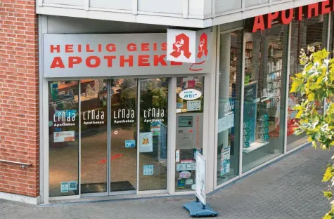  ?? Foto: Federico Gambarini, dpa ?? Die Heilig-Geist-Apotheke im Kölner Stadtteil Longerich soll einer Schwangere­n ein giftiges Präparat verkauft haben.