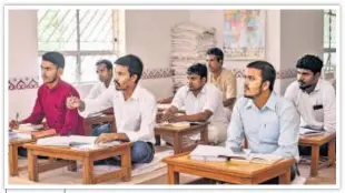  ??  ?? Students at the Institute of Gandhian Studies (Gandhi Vichar Parishad) in Wardha.
SATISH BATE/
HT PHOTO