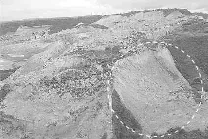  ?? / TAMPO JONJI GONZALES ?? ■ AERIAL VIEW: Kini nga hulagway kuha sa Office of the Presidenti­al Assistant for the Visayas (OPAV) nga misusi sa Barangay Tinaan, dakbayan sa Naga. Sa tuo sa hulagway, makita ang landslide area samtang sa ibabaw ug kilid ang quarry site sa Apo.