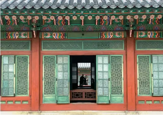  ?? Korea Times photo by Lee Hae-rin ?? Doors along the “changho,” or corridors of Korean traditiona­l buildings, are open for ventilatio­n at Changdeok Palace during the heritage site’s springtime tour program, Tuesday.
