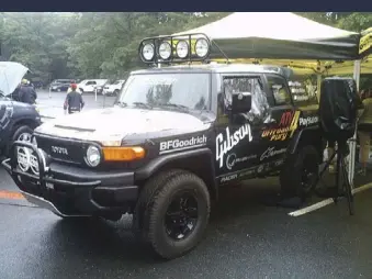  ??  ?? The MillenWork­s/Team Toyota Baja 1000 race truck