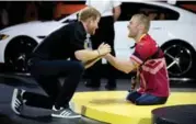  ?? CHRIS DONOVAN/THE CANADIAN PRESS ?? Invictus Games founder Prince Harry congratula­tes Mark Ormrod of the U.K. on his silver medal in indoor rowing.