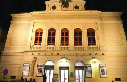  ?? CCLM ?? En la imagen, la fachada exterior y el interior del teatro Rojas en la ciudad de Toledo