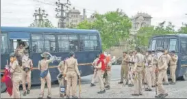  ?? PTI ?? Security outside a hotel where MLAS and Congress leaders of the Gehlot camp are staying in Jaipur. n