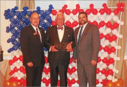  ?? VIRGINIA LINDAK – FOR DIGITAL FIRST MEDIA ?? Jack Hines, center, was named Citizen of the Year Thursday by the Downingtow­n Thorndale Chamber of Commerce.