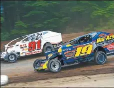  ?? PHOTO COURTESY KUSTOM KEEPSAKES ?? Jessey Mueller (19) works underneath Jackie Brown (91) during modified action Friday night at Albany-Saratoga Speedway.
