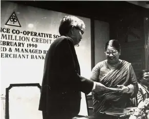  ??  ?? Going strong: Uma was involved in many projects after her husband’s death. Here, as National Land Finance Cooperativ­e Society chairman, she’s with Permata Merchant Bank’s Datuk Abdul Samad Yahaya, signing a RM50mil syndicated credit facility in 1990.