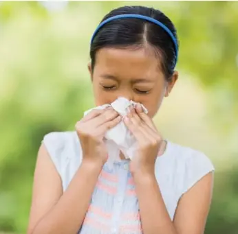  ?? DREAMSTIME ?? Sneezing propels mucus through the air. That’s why people cover their mouths and noses when they sneeze.