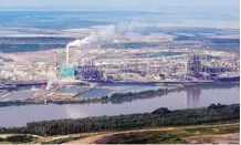  ?? The Canadian Press/files ?? Developmen­ts such as the Suncor mine facility near Fort McMurray are in the sights of First Nations upset over recent rules changes.