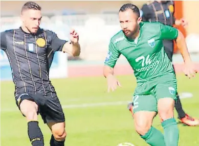  ??  ?? Alfredo Mejía, derecha, sigue con el deseo de vestir la camisa de la Selección Nacional.