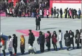  ?? YUAN JINGZHI / FOR CHINA DAILY ?? Graduates wait in line for a job fair at Xidian University in Xi’an, Shaanxi province, on Wednesday. More than 300 employers offered about 8,000 vacancies at the event, which marked the launch of a five-year campaign to boost graduate employment and...