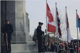  ?? ALLAN BENNER THE ST. CATHARINES STANDARD ?? A vigil is kept at the cenotaph in Memorial Park inSt. Catharines.