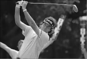  ?? Patrick
Farel, Miami Herald ?? Bubba Watson hits from the fifth tee during the second round of the Cadillac
Championsh­ip at the Doral Golf Resort and Spa in Doral, Fla., on Friday.