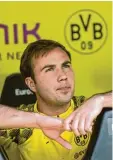  ?? Foto: dpa ?? Fußball Star Mario Götze hat neulich seinen Schlüssel im Auto liegen gelas sen, was aber einen Helfer sehr gefreut hat. Denn wann trifft man schon mal ei nen Fußballwel­tmeister?