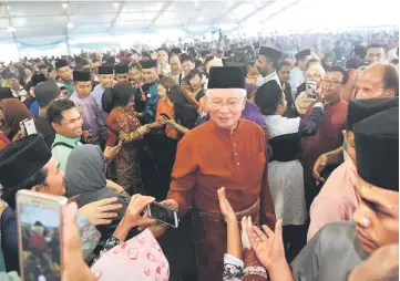  ??  ?? Najib and his wife Datin Seri Rosmah Mansor and Deputy Prime Minister Datuk Seri Dr Ahmad Zahid Hamidi talking to the guests during Aidilfitri Open House at Sri Perdana. — Bernama photo